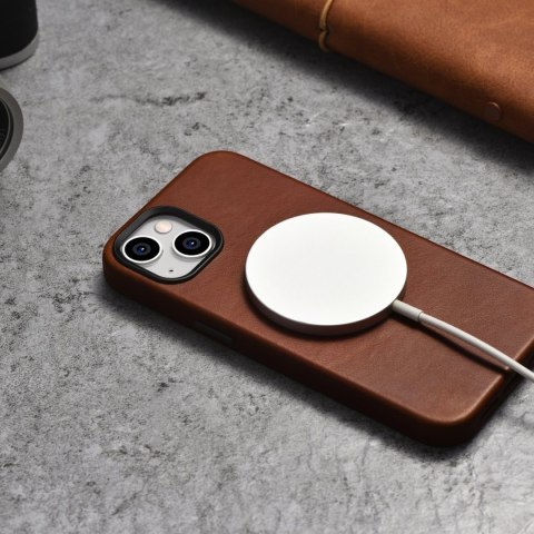 Skórzane etui iPhone 14 magnetyczne z MagSafe Oil Wax Premium Leather Case brąz