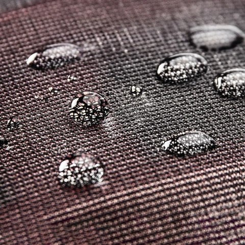 Pokrowiec przeciwdeszczowy na kask rowerowy czarny