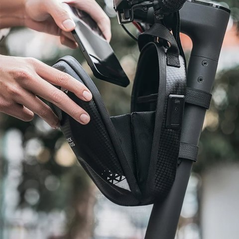 Torba sakwa na kierownicę roweru lub hulajnogi 1.3l - czarna