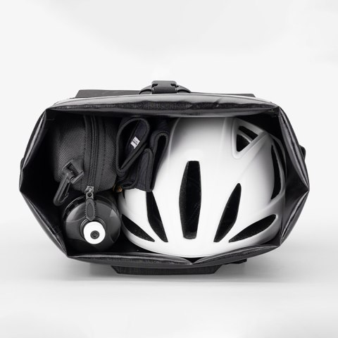 Sakwa rowerowa z funkcją plecaka wodoodporna z zaczepem na kask 18l - czarna