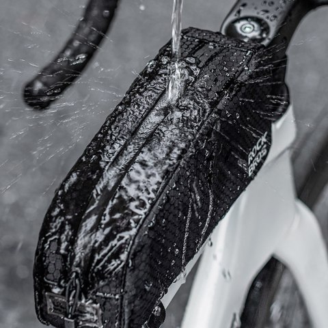 Torba rowerowa mocowana na ramę 0.9l - czarna