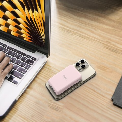 Powerbank 10000 mAh USB-A USB-C z kablami USB-C iPhone Lightning MagSafe - różowy