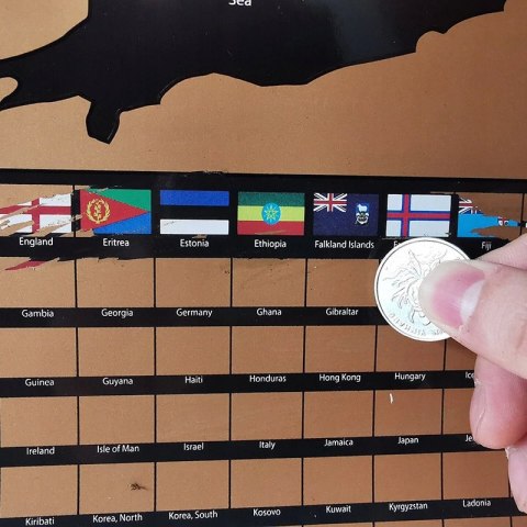 Plakat zdrapka podróżniczy mapa świata 82 x 59 - czarno złoty